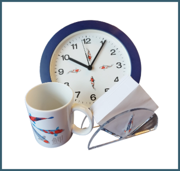 Koi-Wanduhrset bestehend aus: Uhr Tasse und Zettelbox